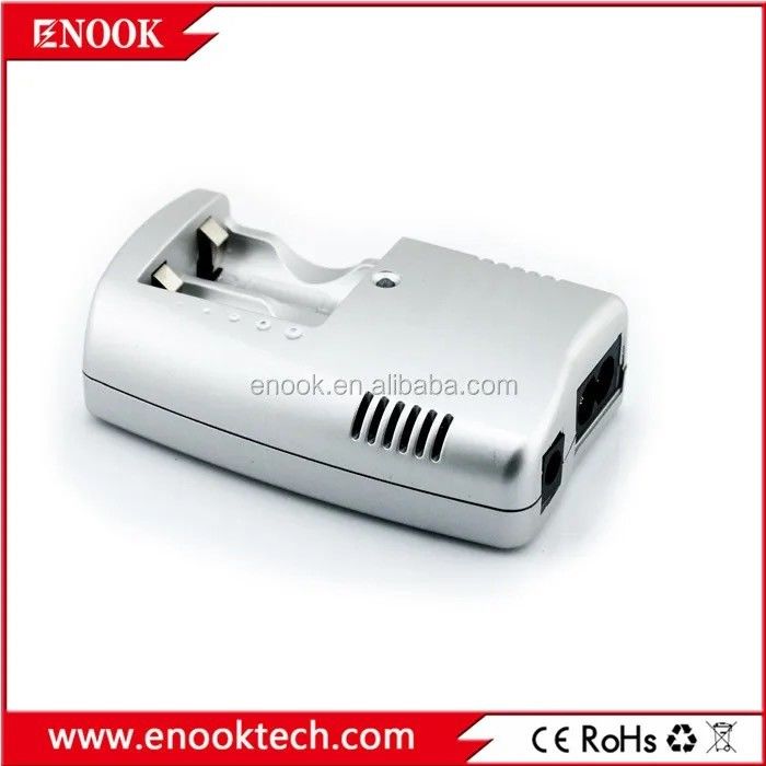 Plastico 18650 Smart Li Ion Battery Charger Altoparlanti alimentati Colore argento